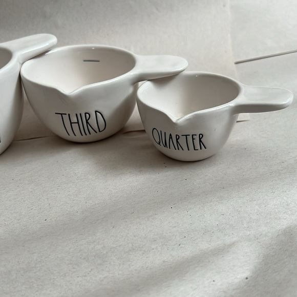 White Rae dunn handled measuring cups - Picture 4 of 4